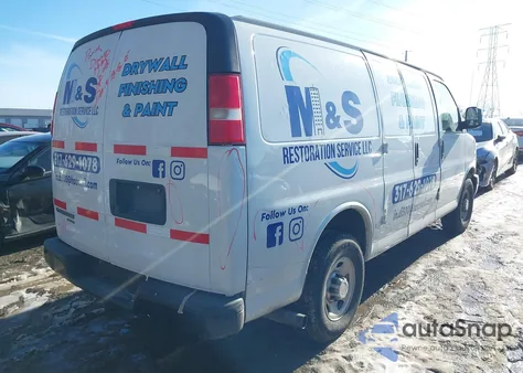 2015 Chevrolet Express 2500 Work Van z USA, uszkodzony, nr VIN 1GCWGFCF1F1277882